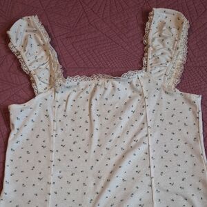 Hesponds Ivory Camisole with Lace and  Flowers☀️